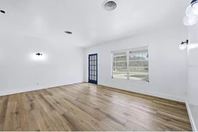 2000 Craft Lane, Sarasota, FL 34239 - Photo 4