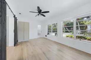 2000 Craft Ln, Sarasota, FL 34239 - Photo 10