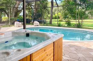 4907 82nd Pl E, Sarasota, FL 34243 - Photo 20