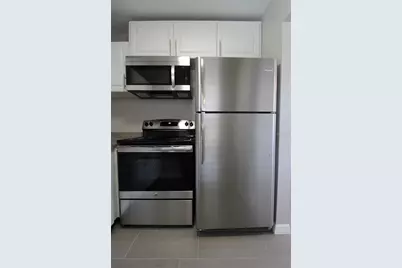 3001 Bee Ridge Road #224, Sarasota, FL 34239 - Photo 4