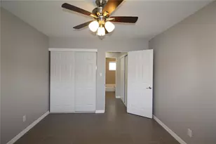 3001 Bee Ridge Rd, Sarasota, FL 34239 - Photo 8