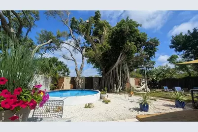 3579 Plantation Drive, Sarasota, FL 34231 - Photo 2