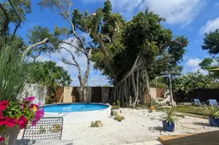 3579 Plantation Dr, Sarasota, FL 34231 - Photo 2