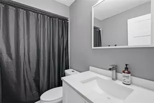 2481 S Scarlet Oak Ct, Sarasota, FL 34232 - Photo 18