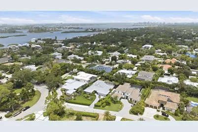 1511 N Lake Shore Drive, Sarasota, FL 34231 - Photo 2