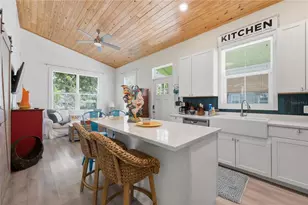 559 18th St E, Bradenton, FL 34208 - Photo 12