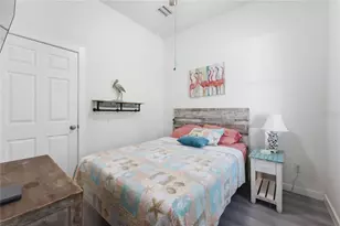 559 18th St E, Bradenton, FL 34208 - Photo 18