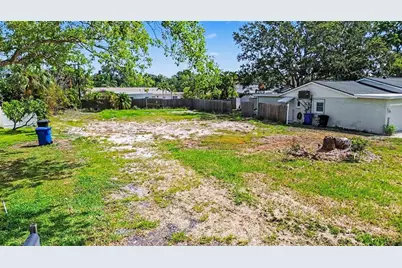 1737 Colorado Avenue NE, Saint Petersburg, FL 33703 - Photo 6