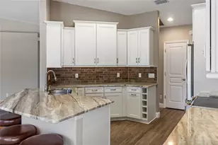 502 St Andrews Dr, Sarasota, FL 34243 - Photo 14