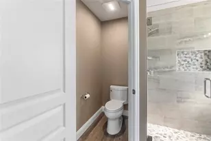 502 St Andrews Dr, Sarasota, FL 34243 - Photo 32