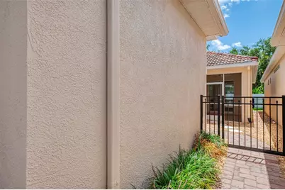 7803 33rd Street E, Sarasota, FL 34243 - Photo 4