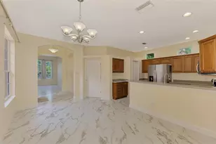 7803 33rd St E, Sarasota, FL 34243 - Photo 14