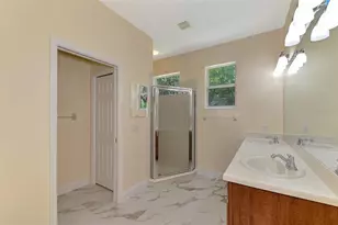 7803 33rd St E, Sarasota, FL 34243 - Photo 34