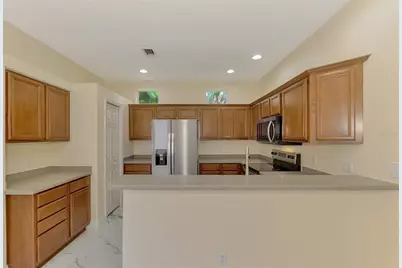 7803 33rd Street E, Sarasota, FL 34243 - Photo 16
