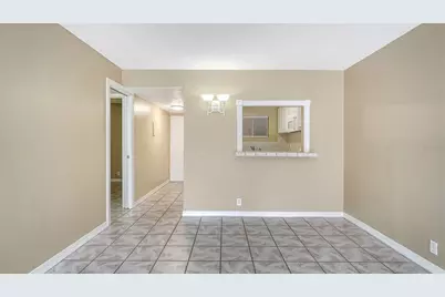 2763 Woodgate Lane #104, Sarasota, FL 34231 - Photo 6