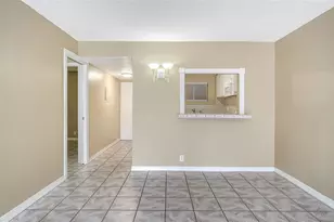 2763 Woodgate Ln, Sarasota, FL 34231 - Photo 6