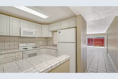 2763 Woodgate Lane #104, Sarasota, FL 34231 - Photo 8