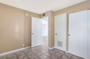 2763 Woodgate Ln, Sarasota, FL 34231 - Photo 18