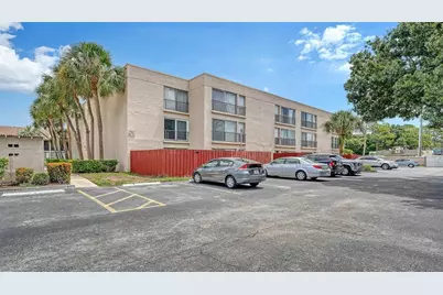 2763 Woodgate Lane #104, Sarasota, FL 34231 - Photo 1