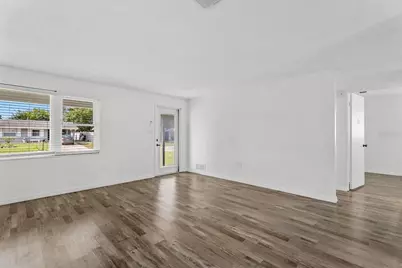 4915 Bell Meade Drive, Sarasota, FL 34232 - Photo 2