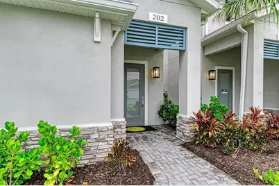10016 Rembrandt Way #202, Bradenton, FL 34201 - Photo 2