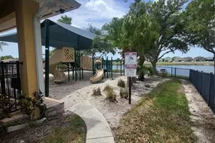 820 Parker Den Dr, Ruskin, FL 33570 - Photo 32