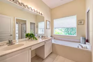 8310 Whispering Woods Ct, Bradenton, FL 34202 - Photo 38