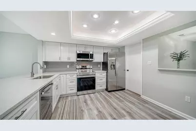 5689 Evergreen Drive #18, Sarasota, FL 34233 - Photo 16