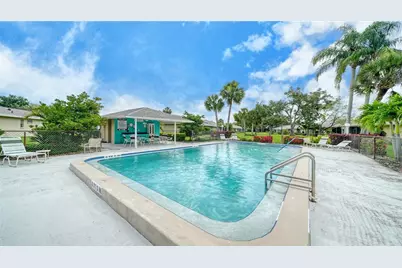 5689 Evergreen Drive #18, Sarasota, FL 34233 - Photo 36