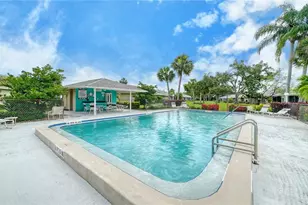 5689 Evergreen Dr, Sarasota, FL 34233 - Photo 36