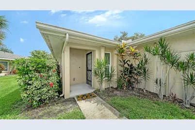 5689 Evergreen Drive #18, Sarasota, FL 34233 - Photo 4