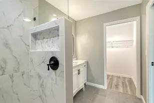 5689 Evergreen Dr, Sarasota, FL 34233 - Photo 22