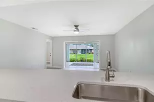 5689 Evergreen Dr, Sarasota, FL 34233 - Photo 18