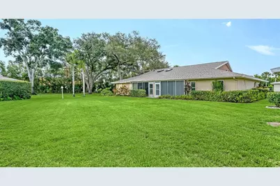 5689 Evergreen Drive #18, Sarasota, FL 34233 - Photo 30
