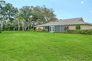 5689 Evergreen Dr, Sarasota, FL 34233 - Photo 30