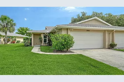 5689 Evergreen Drive #18, Sarasota, FL 34233 - Photo 2