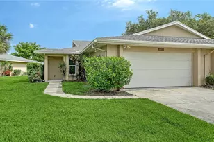 5689 Evergreen Dr, Sarasota, FL 34233 - Photo 2