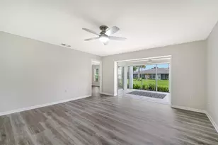 5689 Evergreen Dr, Sarasota, FL 34233 - Photo 10