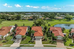 4909 Clubview Ct E, Bradenton, FL 34203 - Photo 4