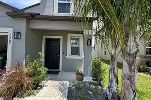 36569 Smithfield Ln, Zephyrhills, FL 33541 - Photo 2