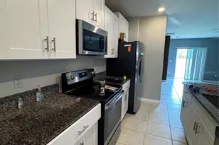 36569 Smithfield Ln, Zephyrhills, FL 33541 - Photo 6