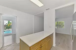 2136 Brueckner Dr, Sarasota, FL 34231 - Photo 12