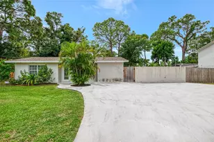 2136 Brueckner Dr, Sarasota, FL 34231 - Photo 1