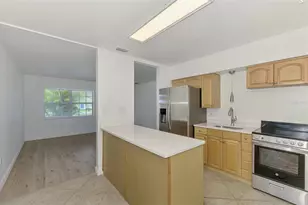 2136 Brueckner Dr, Sarasota, FL 34231 - Photo 10