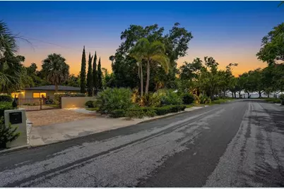 418 Sapphire Drive, Sarasota, FL 34234 - Photo 6