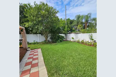 13920 Jamaica Drive, Seminole, FL 33776 - Photo 12
