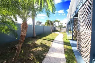 3001 Bee Ridge Rd, Sarasota, FL 34239 - Photo 16