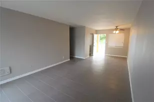 3001 Bee Ridge Rd, Sarasota, FL 34239 - Photo 4