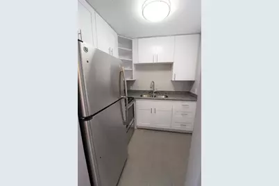 3001 Bee Ridge Road #215, Sarasota, FL 34239 - Photo 2