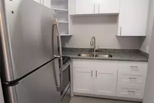 3001 Bee Ridge Rd, Sarasota, FL 34239 - Photo 2